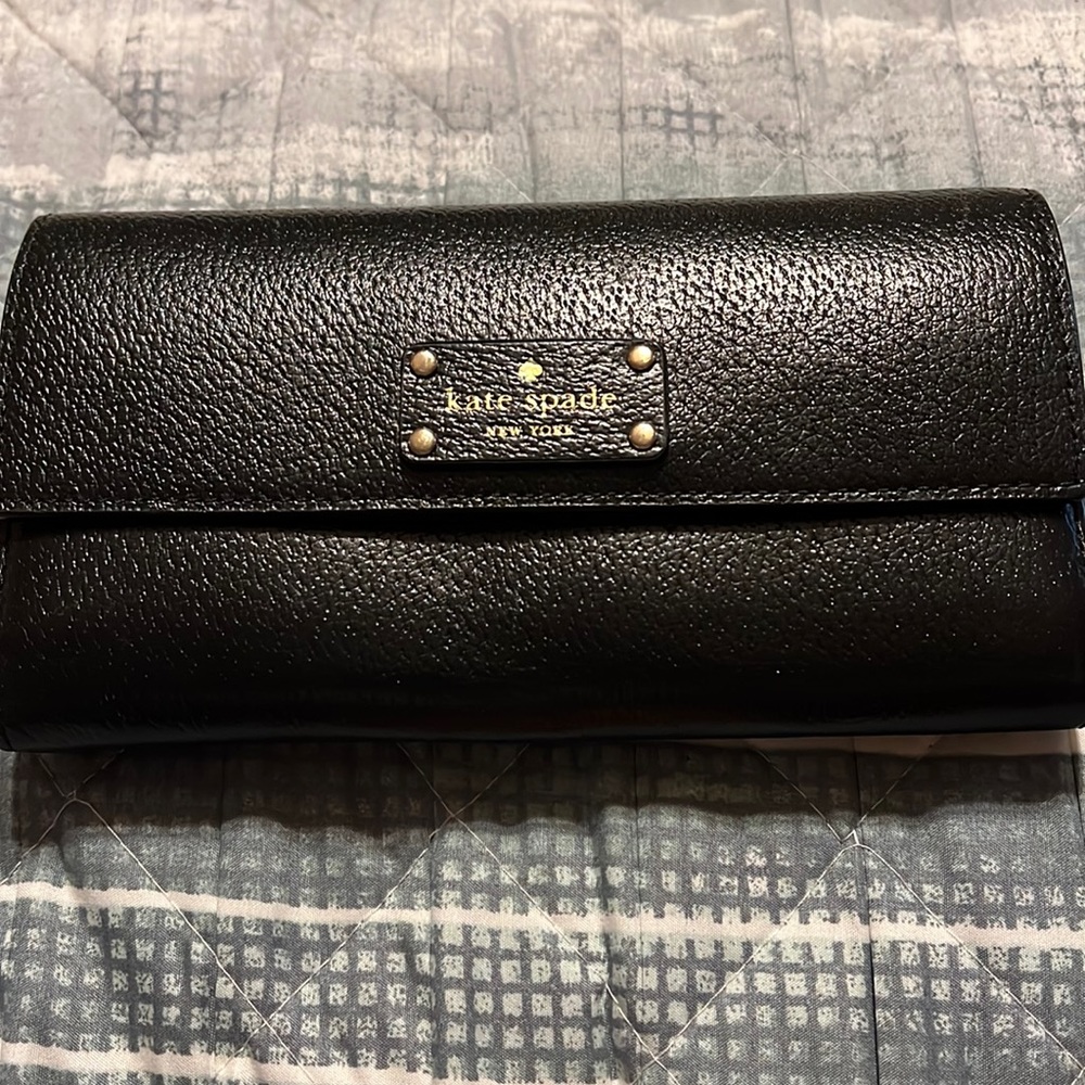 Black Kate Spade wallet in excellent condition.